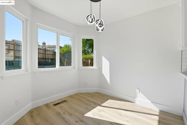 1486 Waverly Way, Pittsburg CA: https://media.crmls.org/mediaz/e59bb038-b495-4207-a011-f8e39214faff.jpg