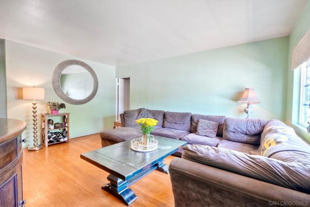 759 W 10Th Ave, Escondido CA: https://media.crmls.org/mediaz/e59c69e4-c8bb-476d-a0ad-441e88ebcea6.jpg