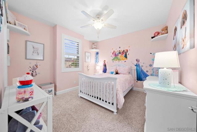 542 Adobe Estates Dr, Vista CA: https://media.crmls.org/mediaz/e59c8988-1dfd-4d17-8ede-97d96c09d100.jpg