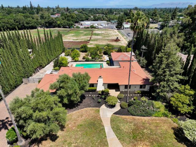 19675 Montauk Drive, Saratoga CA: https://media.crmls.org/mediaz/e59cd128-ab20-481b-a9de-984cf2cce949.jpg
