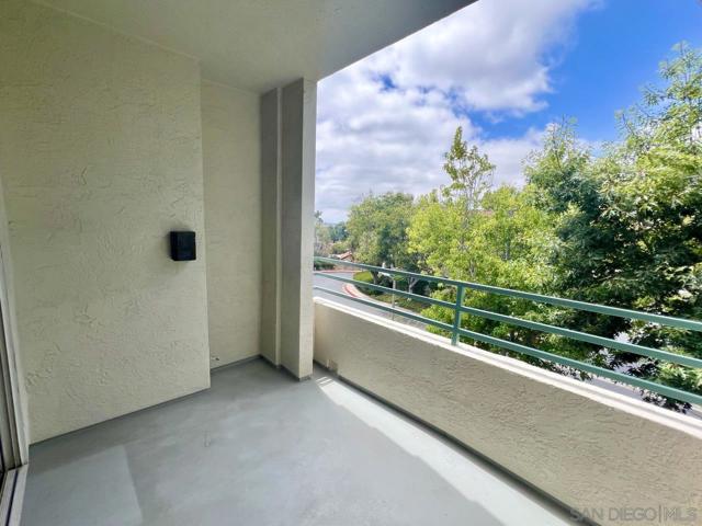 9995 Scripps Westview Way, San Diego CA: https://media.crmls.org/mediaz/e59cd2a9-6c4f-4cc4-9ff8-d320d80e20f2.jpg