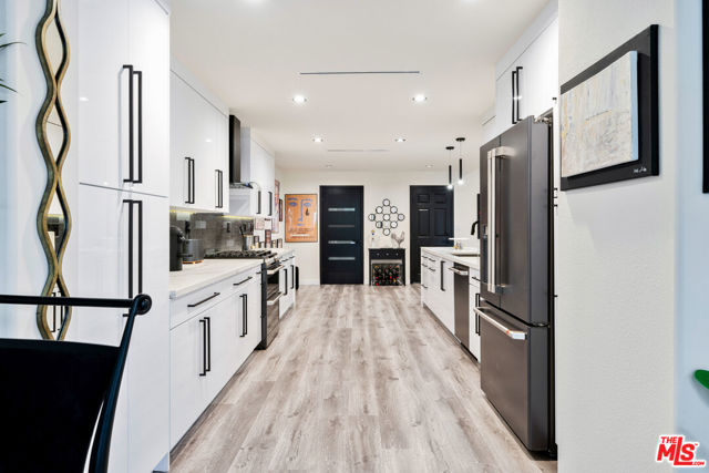 4392 Park Paloma, Calabasas CA: https://media.crmls.org/mediaz/e59ce61f-0f5b-4e24-bbcc-3586557493e5.jpg