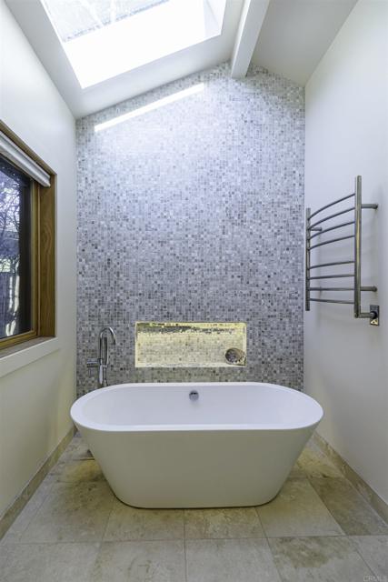 Detail Gallery Image 17 of 38 For 3540 Oak Pl, Carmel,  CA 93923 - 4 Beds | 3 Baths