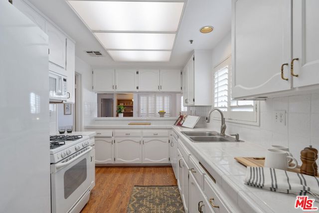 1871 Greenfield Avenue, Los Angeles CA: https://media.crmls.org/mediaz/e59dc430-3e0d-4042-8edb-e34056d0b00f.jpg