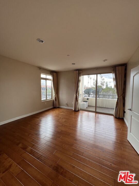 991 Arapahoe Street, Los Angeles CA: https://media.crmls.org/mediaz/e59e34ae-5d03-4ea9-9954-887cf3e8a825.jpg