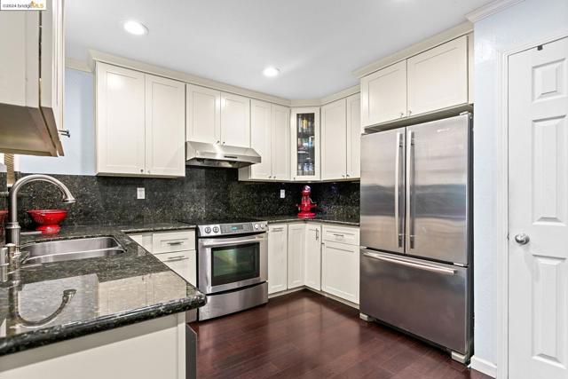Image 10 of 29 For 2450 Bayshore Rd  Apt 7