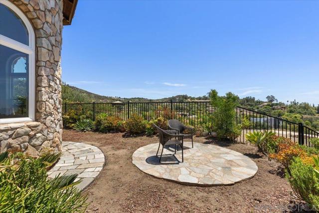 2342 CARIOCA PL, Vista CA: https://media.crmls.org/mediaz/e59e8c43-501d-4d7f-9ca4-99626faafb0b.jpg