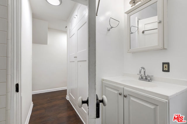 Drew Fenton | 271 Beloit Avenue Los Angeles CA | MLS: 7455926