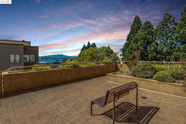 Image 43 of 45 For 545 Pierce St  2410