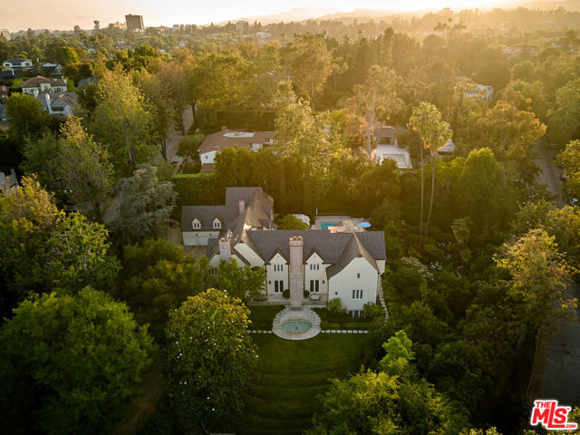 10301 Strathmore Drive, Los Angeles CA: https://media.crmls.org/mediaz/e59efc49-3e9c-4483-84a5-1db63a1180e3.jpg