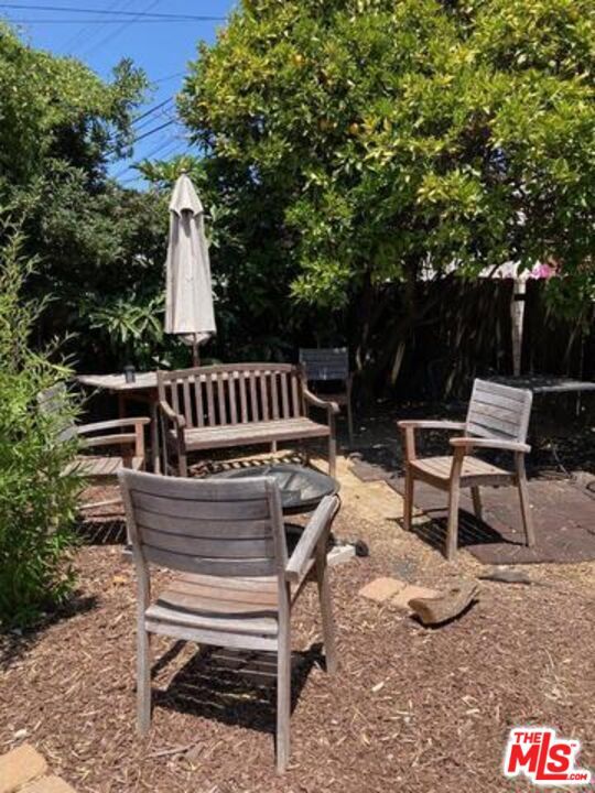 1212 1214 S Tremaine Avenue, Los Angeles CA: https://media.crmls.org/mediaz/e59f52e2-46ba-4406-86e9-5b85466edee5.jpg