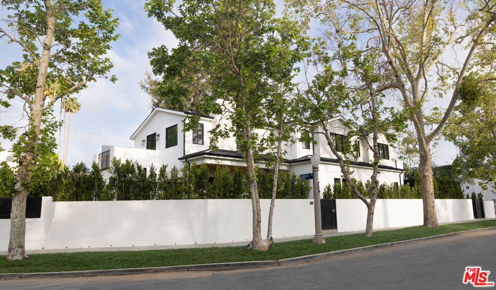 3935 Rhodes Avenue