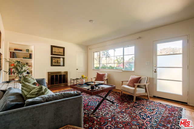 5273 Village, Los Angeles CA: https://media.crmls.org/mediaz/e5a08537-e1b5-4af3-9b29-11e61fa288a7.jpg