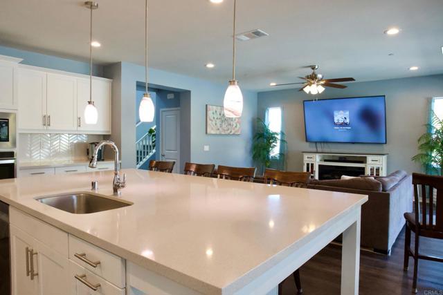 Detail Gallery Image 21 of 49 For 1564 Manzanita Hollow, Vista,  CA 92084 - 5 Beds | 4 Baths