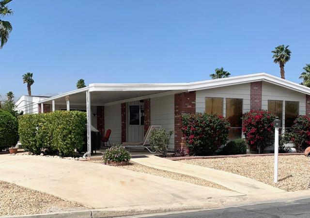 42627 Granite Place, Palm Desert CA: https://media.crmls.org/mediaz/e5a21f6c-2ad2-400f-a8ca-3e72859ad959.jpg