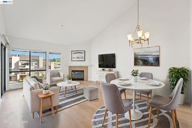 39206 Guardino Dr, Fremont CA: https://media.crmls.org/mediaz/e5a263a5-d93e-4026-8188-4225bd475fdc.jpg