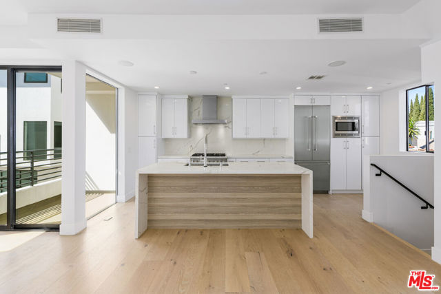 741 N Gramercy Place, Los Angeles CA: https://media.crmls.org/mediaz/e5a2db4e-0cad-4db6-9908-9c0146d4ec69.jpg