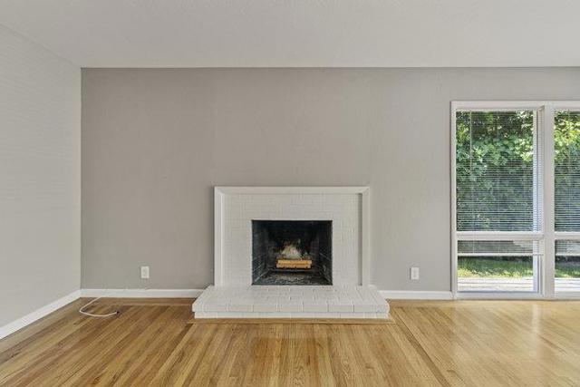 1638 Tyler Park Way, Mountain View CA: https://media.crmls.org/mediaz/e5a3ebd5-67f3-4a61-a232-1a6dfa238db4.jpg