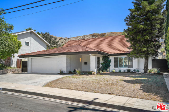 12174 Woodley Avenue photo 2
