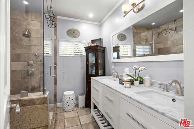 6432 Petit Avenue, Van Nuys CA: https://media.crmls.org/mediaz/e5a41da1-2cd3-49ba-ad58-449e855d9ce8.jpg