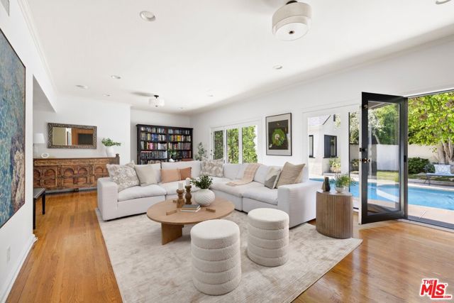 3067 Motor Avenue, Los Angeles CA: https://media.crmls.org/mediaz/e5a43bf4-8098-49c5-ad73-12942fcf9b65.jpg