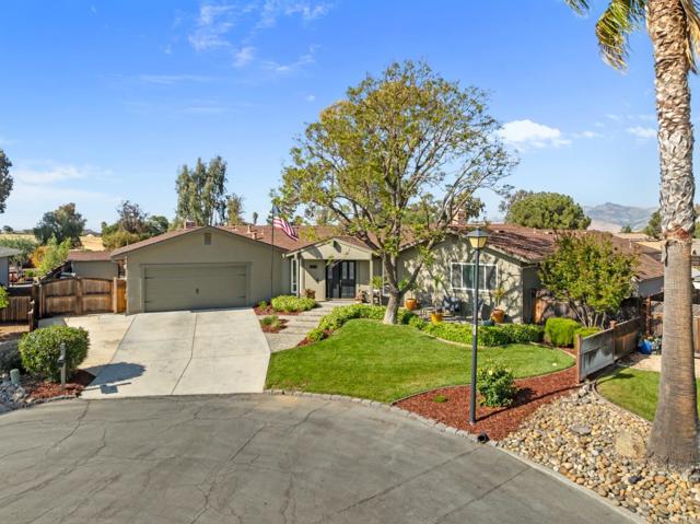 60 Dots Circle, Hollister CA: https://media.crmls.org/mediaz/e5a451b1-7685-4ee1-bf2a-9bcb3f7d0295.jpg