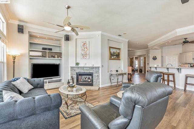 4174 Beacon Pl, Discovery Bay CA: https://media.crmls.org/mediaz/e5a4966e-48b7-4717-9882-4148f5485039.jpg