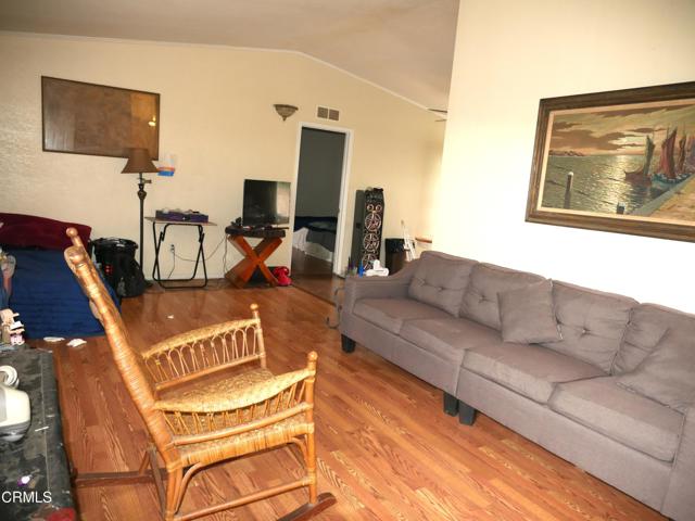 397 Hupa Street, Ventura CA: https://media.crmls.org/mediaz/e5a4b38c-dd61-4803-9bbf-346148277a30.jpg