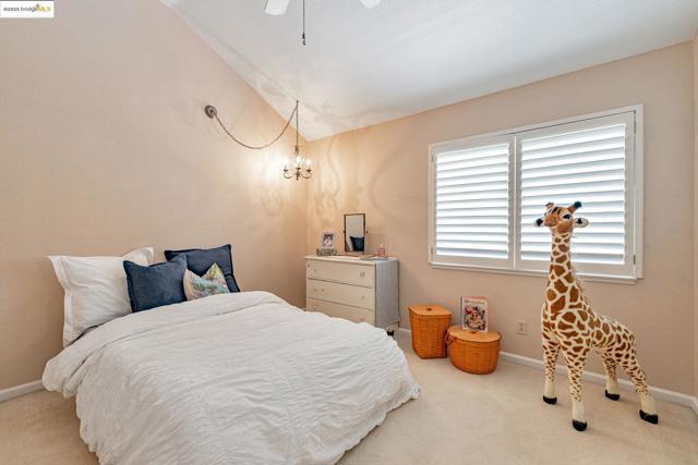 4452 Pronghorn Ct, Antioch CA: https://media.crmls.org/mediaz/e5a4bf6f-8662-4f56-8998-c650796f798b.jpg