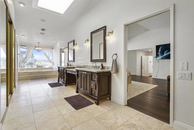 5274 Margaret, Bonita CA: https://media.crmls.org/mediaz/e5a4d3ab-0e72-49be-b545-12758d257506.jpg