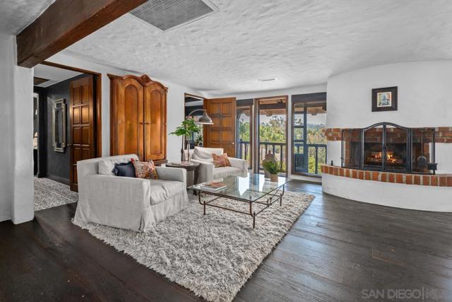 17507 Los Morros, Rancho Santa Fe CA: https://media.crmls.org/mediaz/e5a4e974-f801-4920-b465-8e857d153862.jpg
