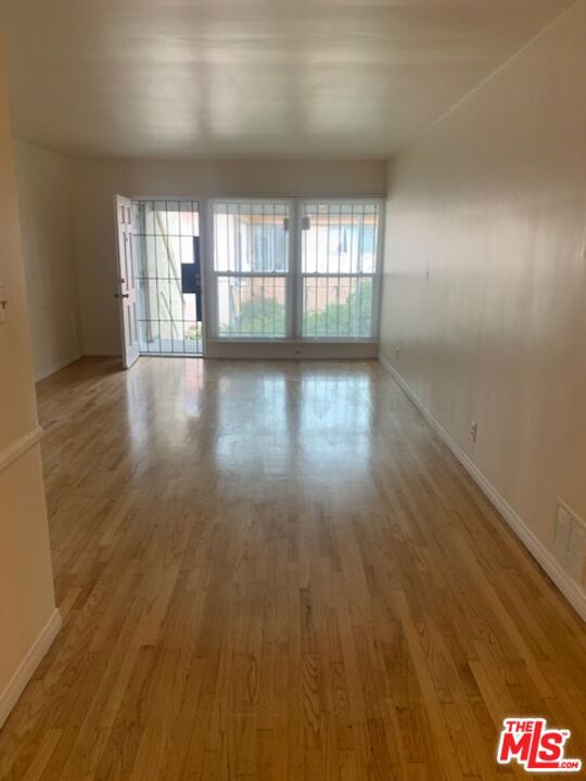 4131 Palmwood Drive, Los Angeles CA: https://media.crmls.org/mediaz/e5a5ad9f-50ce-458b-8665-fce9c4b744b0.jpg
