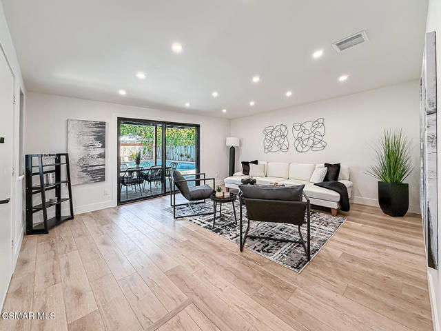 7530 Gaviota Avenue, Lake Balboa CA: https://media.crmls.org/mediaz/e5a5d676-848a-4b62-8533-a3b0d176086f.jpg