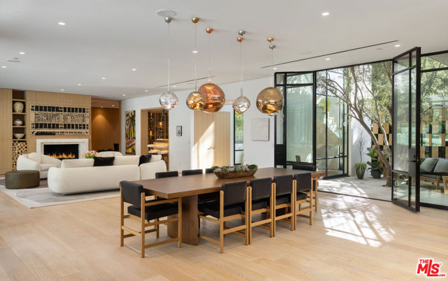 9509 Heather Road, Beverly Hills CA: https://media.crmls.org/mediaz/e5a5e2b6-e461-4833-ab2b-7b20c6d135c2.jpg