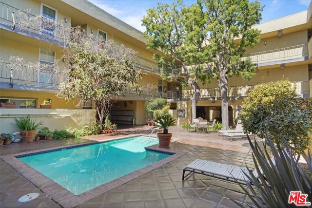 2311 4th Street, Santa Monica CA: https://media.crmls.org/mediaz/e5a62de6-ccb4-4be7-9388-42c3899f3e7b.jpg