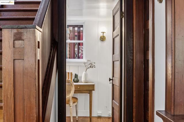 3019 Benvenue Ave, Berkeley CA: https://media.crmls.org/mediaz/e5a65958-d904-4dc1-a3d3-fad9c4c9913c.jpg
