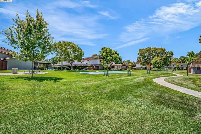 4446 Seminole Way, Pleasanton CA: https://media.crmls.org/mediaz/e5a6628f-d3c2-463e-8346-cb414e4ccf3c.jpg