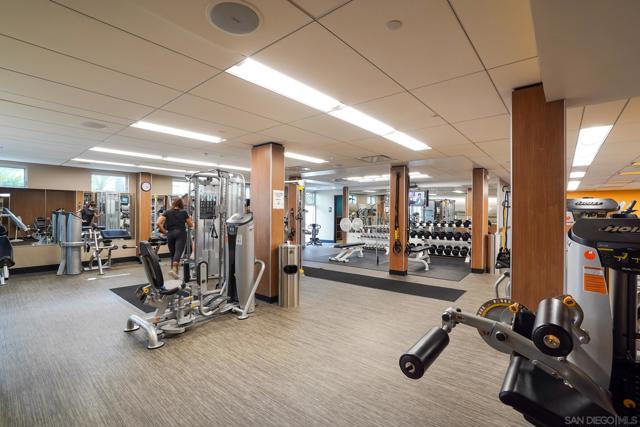 1820 Avenida Del Mundo, Coronado CA: https://media.crmls.org/mediaz/e5a6c836-3733-416a-82ea-c2e1250a7b22.jpg