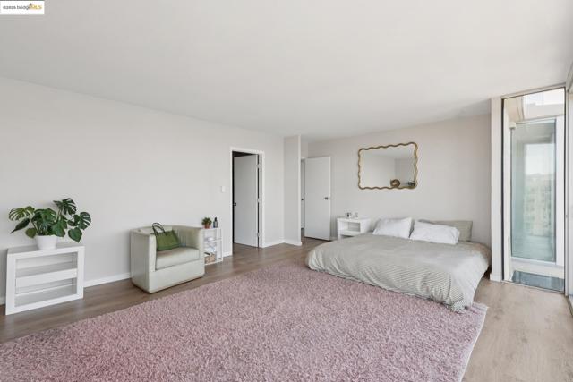 1555 Lakeside Dr, Oakland CA: https://media.crmls.org/mediaz/e5a7b70d-c5b2-464a-af95-a6bab0db82ef.jpg