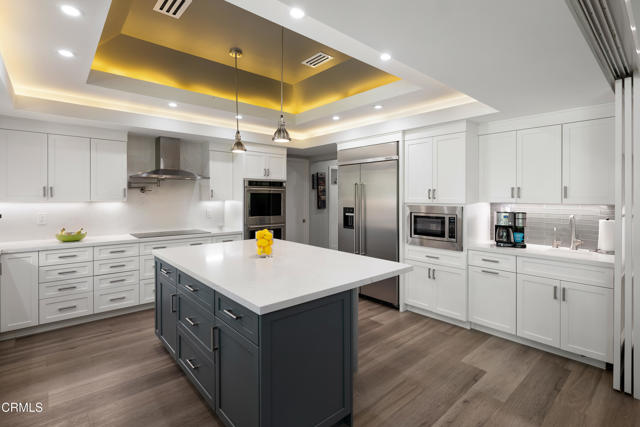 4428 Oakwood Avenue, La Canada Flintridge CA: https://media.crmls.org/mediaz/e5a8103a-d18e-4de2-a7a5-54c1d46da3a0.jpg