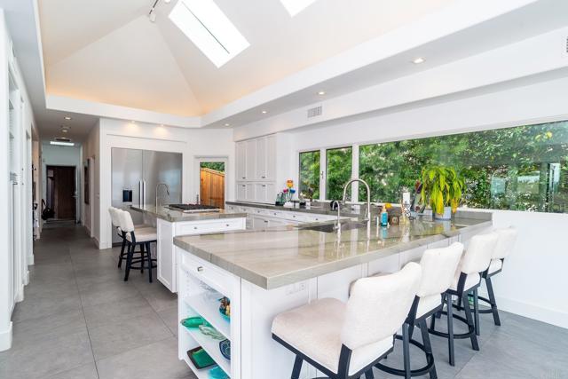 Detail Gallery Image 11 of 41 For 621 San Elijo St, San Diego,  CA 92106 - 4 Beds | 5/2 Baths