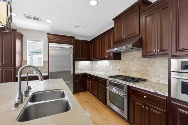 3231 Central Pkwy, Dublin CA: https://media.crmls.org/mediaz/e5a8ae6e-5846-4839-ae23-94b81875ffd9.jpg