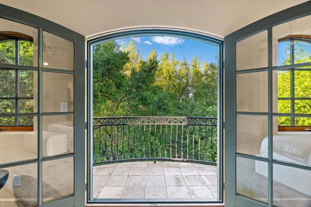 11860 Francemont Drive, Los Altos Hills CA: https://media.crmls.org/mediaz/e5a9021e-1b66-4e55-909d-8453f1d9922d.jpg