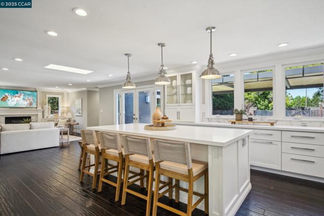 12994 Hawkins Dr, San Ramon CA: https://media.crmls.org/mediaz/e5a9340a-774e-40ff-a346-70900f015f6e.jpg
