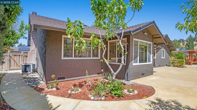 5517 Kirkwood Dr, Concord CA: https://media.crmls.org/mediaz/e5a9fa87-6ce2-4ad7-97e2-d2c55268d0c9.jpg