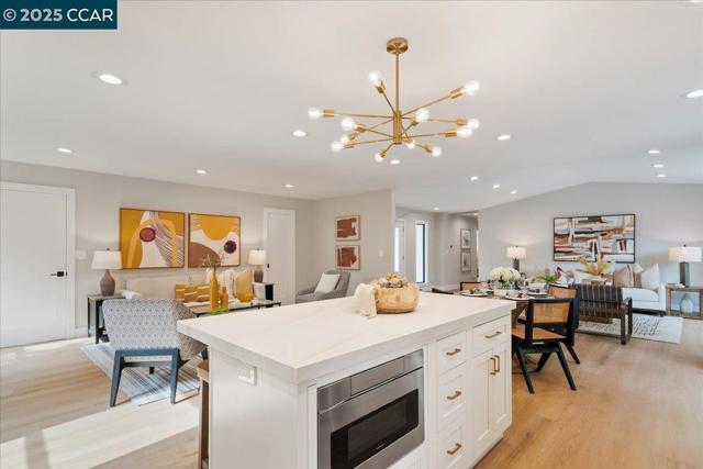 721 Sinnet Ct, Danville CA: https://media.crmls.org/mediaz/e5aa477d-6870-4ead-aeee-769c5a2181bd.jpg