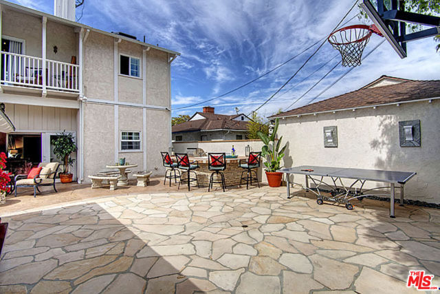 6322 W 78TH Place, Westchester CA: https://media.crmls.org/mediaz/e5aa89fb-930f-498f-b23d-df8a13c49f4d.jpg