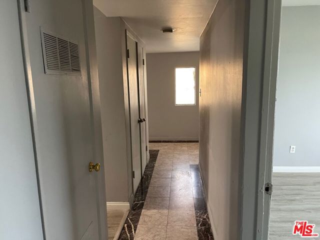 15013 Hartsook Street, Sherman Oaks CA: https://media.crmls.org/mediaz/e5aa9774-71f4-4675-accc-568f2b4d0a60.jpg