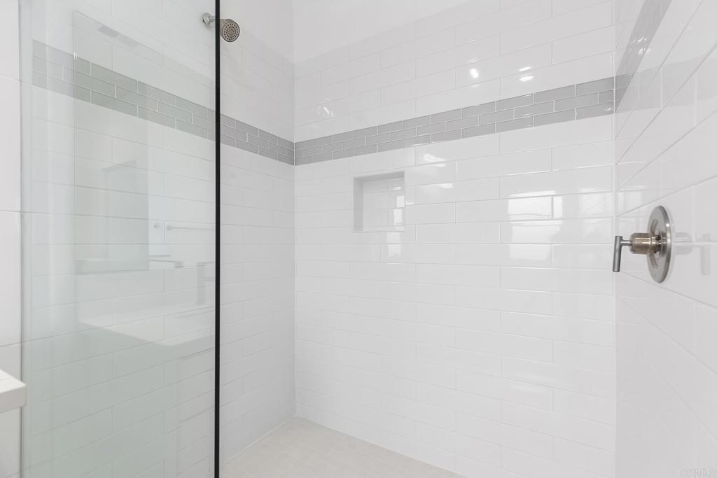 https://media.crmls.org/mediaz/e5aabfa5-8a82-4513-8838-c6befbbb97a7.jpg?preset=X-Large