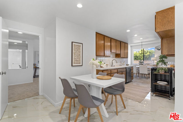 1201 Roxbury Drive, Los Angeles CA: https://media.crmls.org/mediaz/e5aad217-2e99-4b33-8992-eebe340595b9.jpg